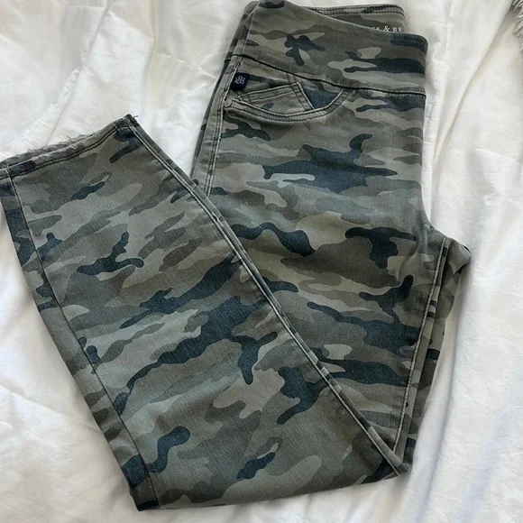 Rock Republic Jeans Rock Republic Capri Camo Pants Poshmark